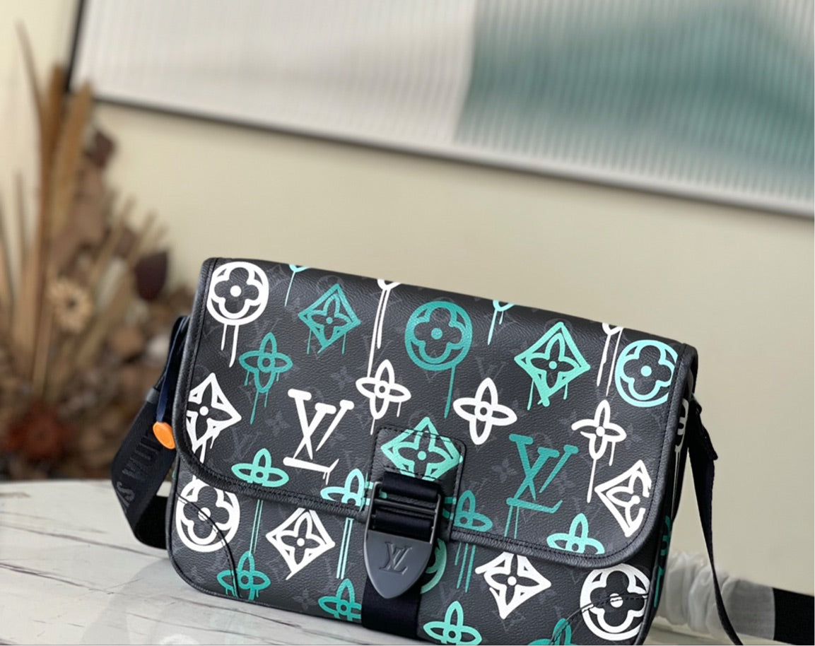 New woman shoulder LV bag