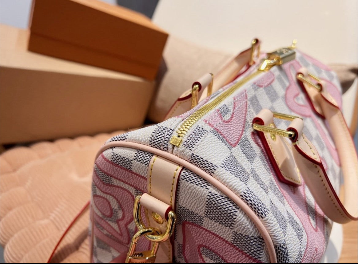 LV woman new shoulder handbag