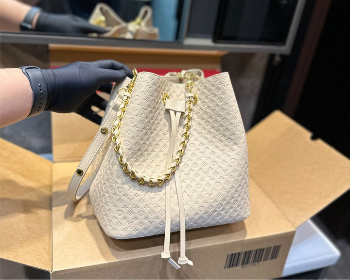 Woman leather LV shoulder bag
