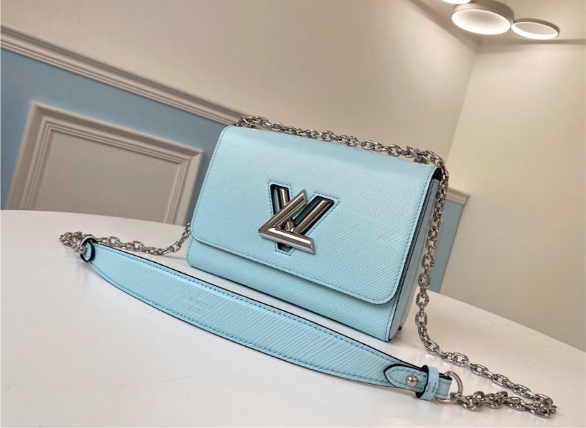 Woman new LV crossbody/shoulder handbag