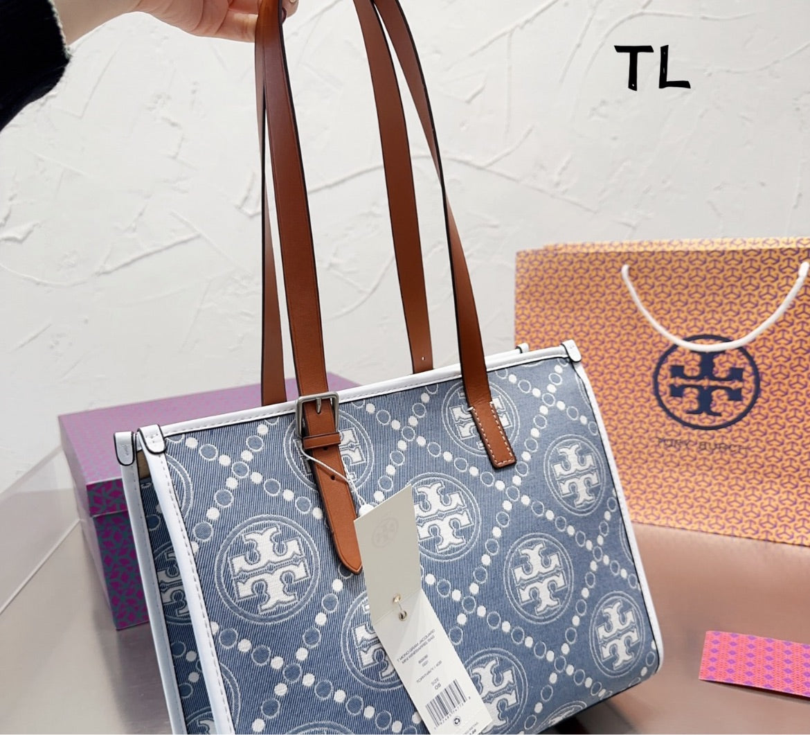 New woman Tory Burch shoulder bag