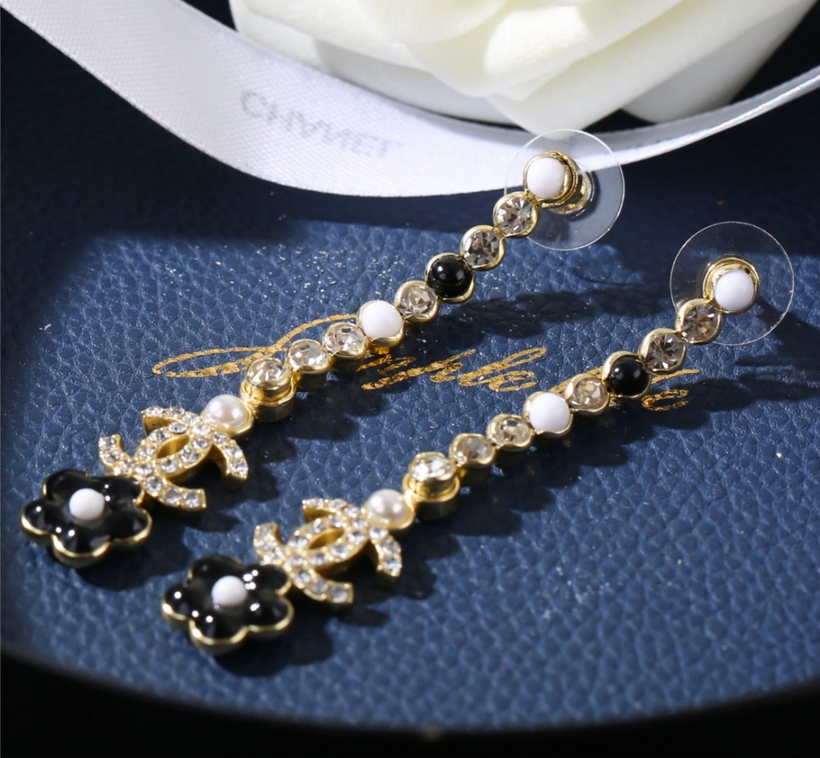 New woman Chanel earring