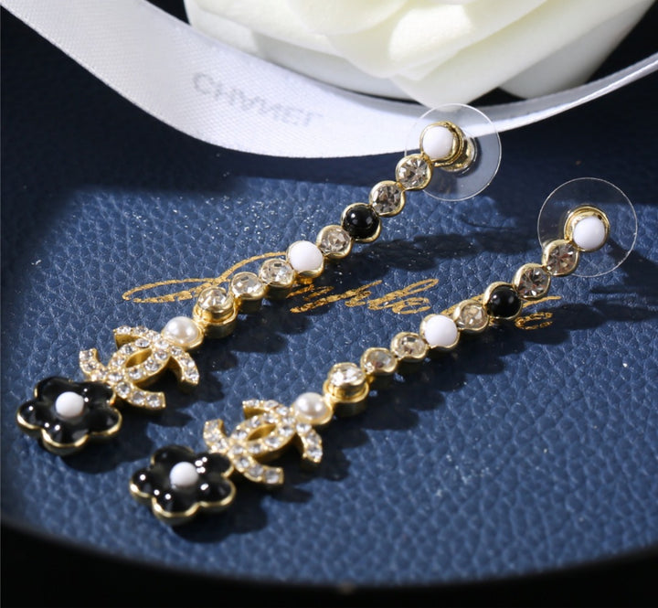 New woman Chanel earring