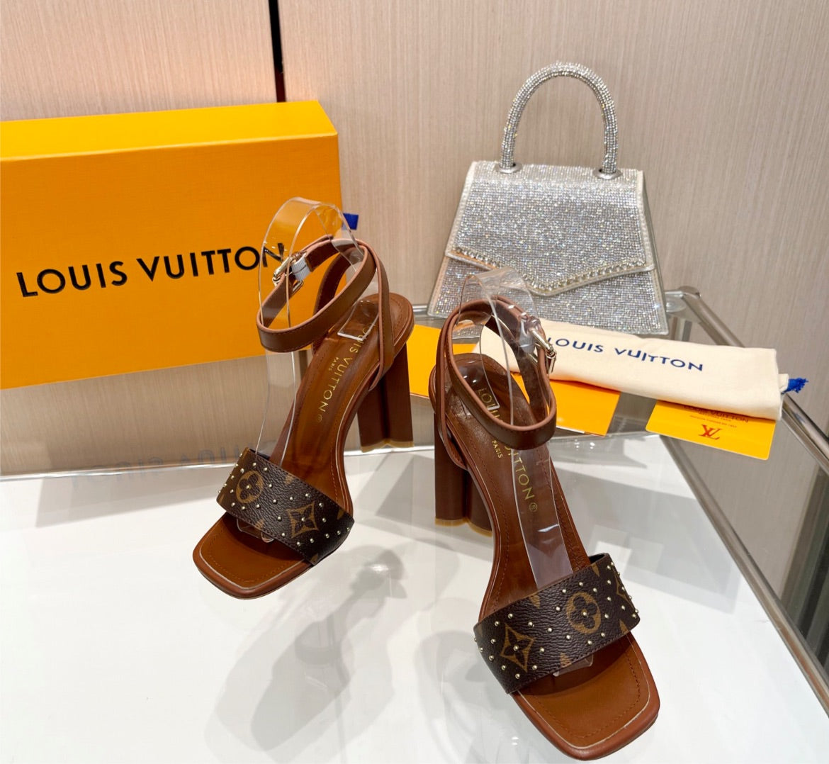 New Woman Louis V brown leather shoe