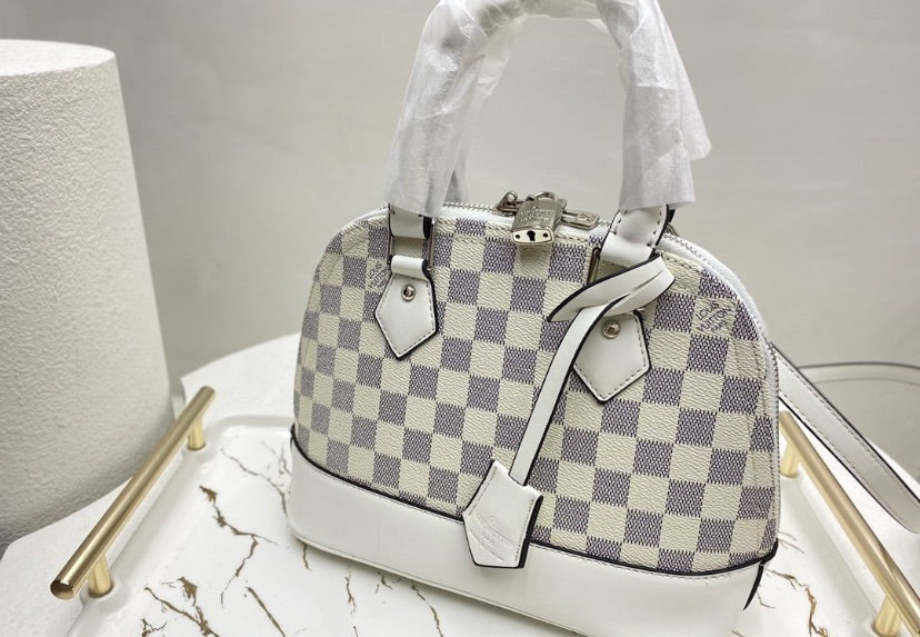 White LV woman shoulder handbag
