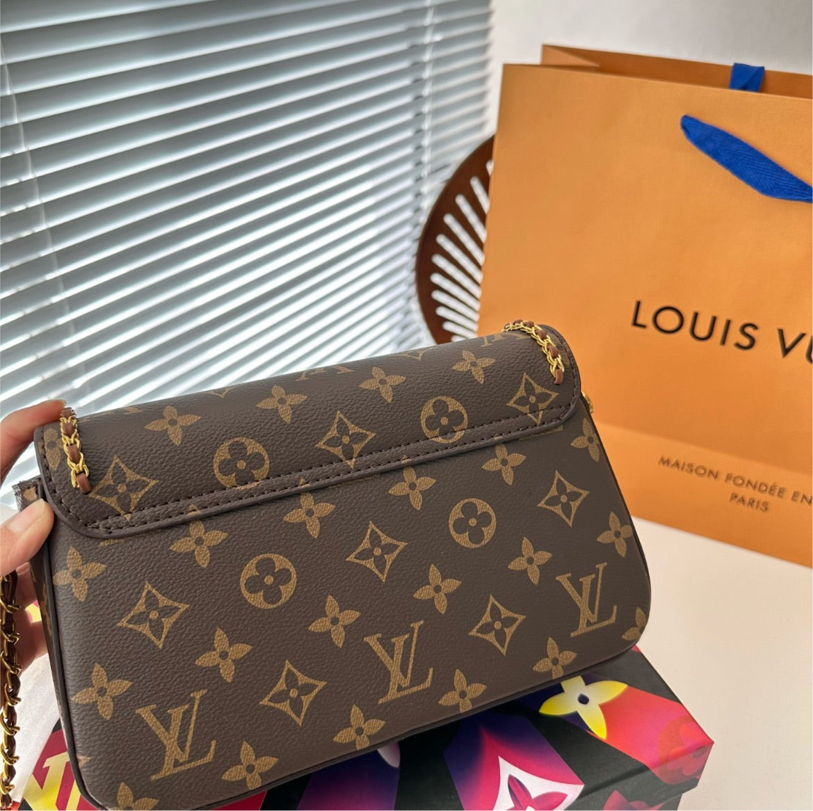 Louis V woman leather shoulder bag