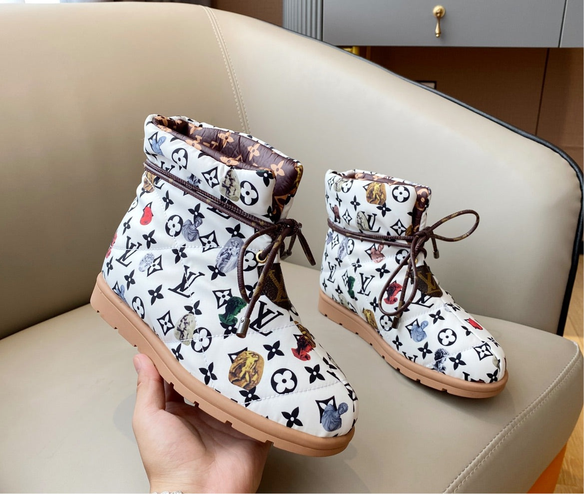 Comfy LV woman boots
