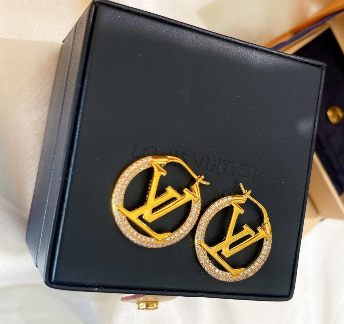 Louis V woman earring