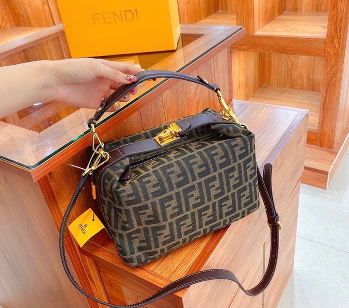 Fendi 2021 woman shoulder Handbag