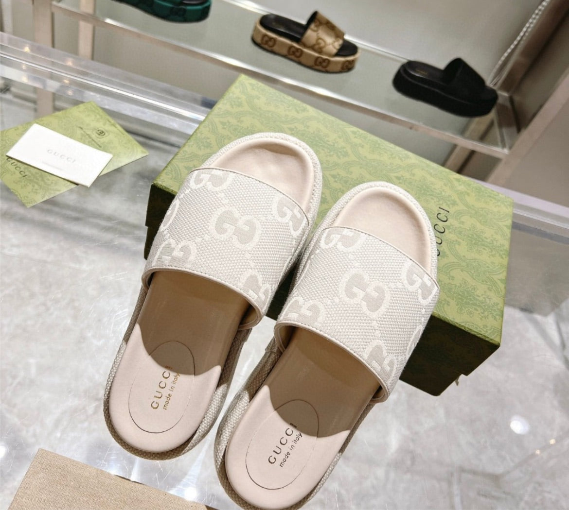 New Gucci woman slide in sandal