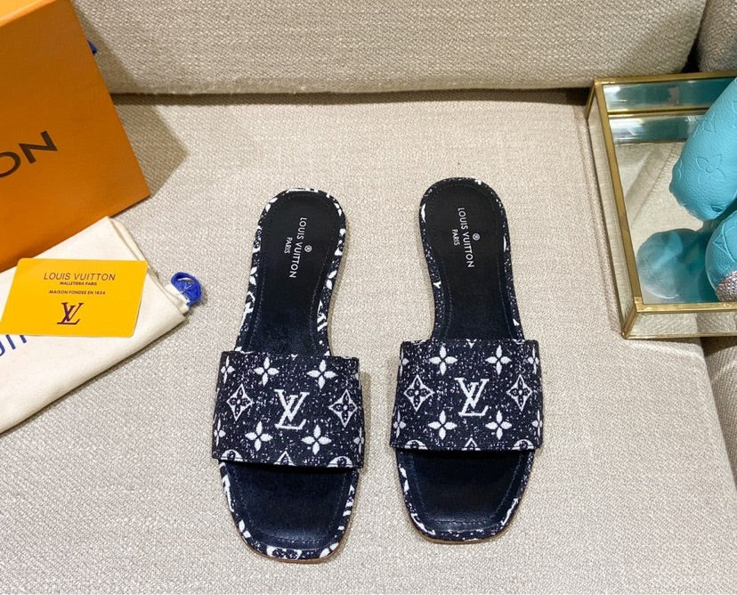 LV woman slide shoes