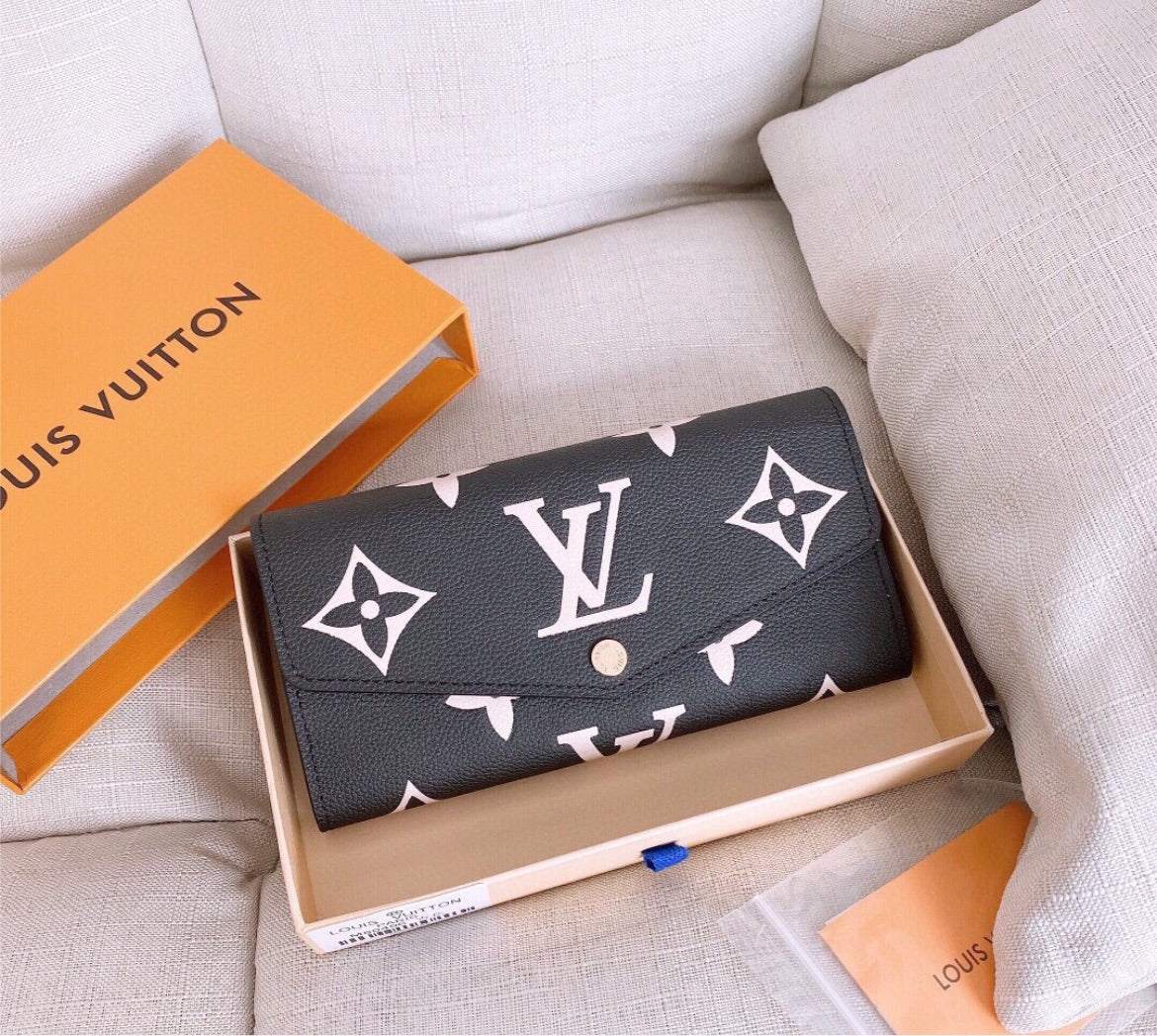 Black/white LV wallet