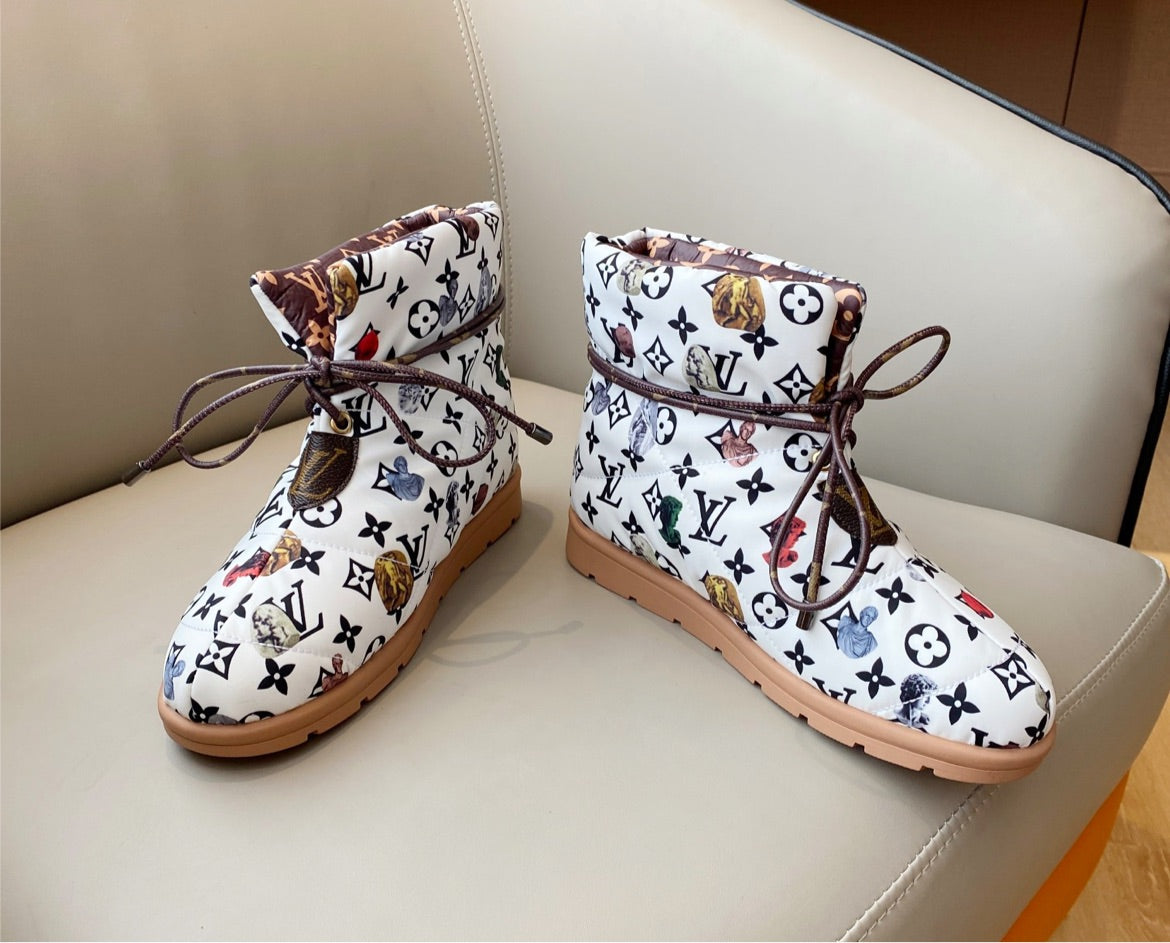 Comfy LV woman boots