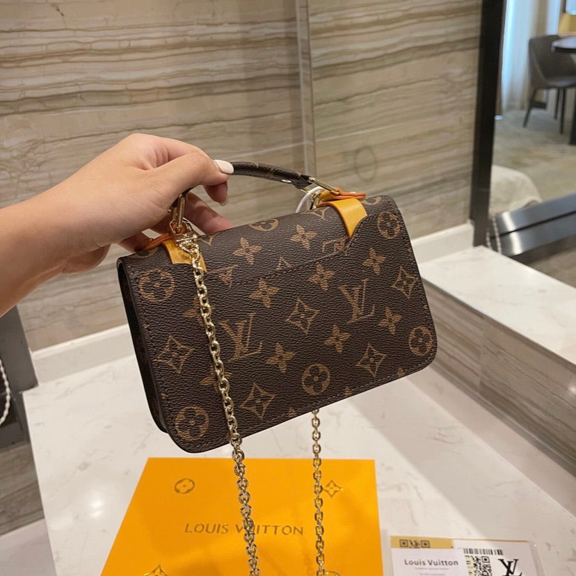 New LV shoulder/crossbody Handbag