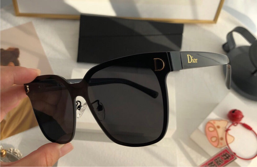 Dior woman sunglasses