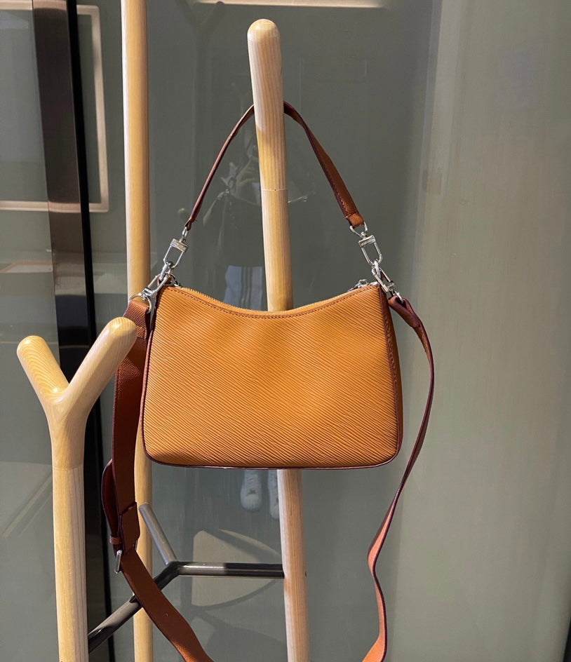 BLOW OUT SALE !!! Louis Vuitton leather woman handbag