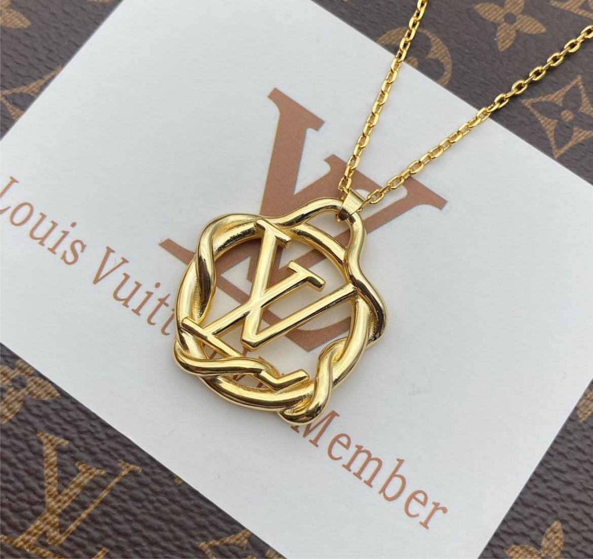 Louis V woman necklace