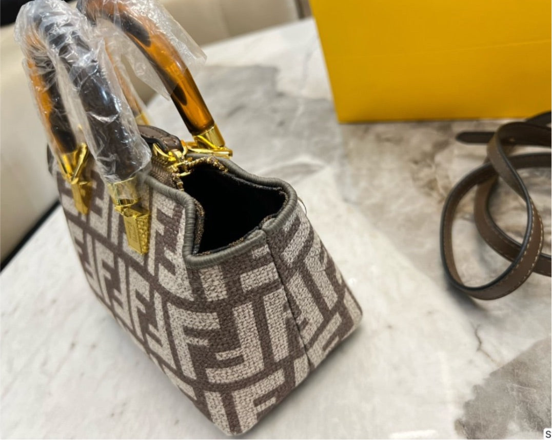 Woman Fendi shoulder handbag