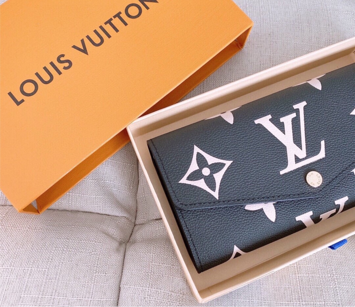 Black/white LV wallet
