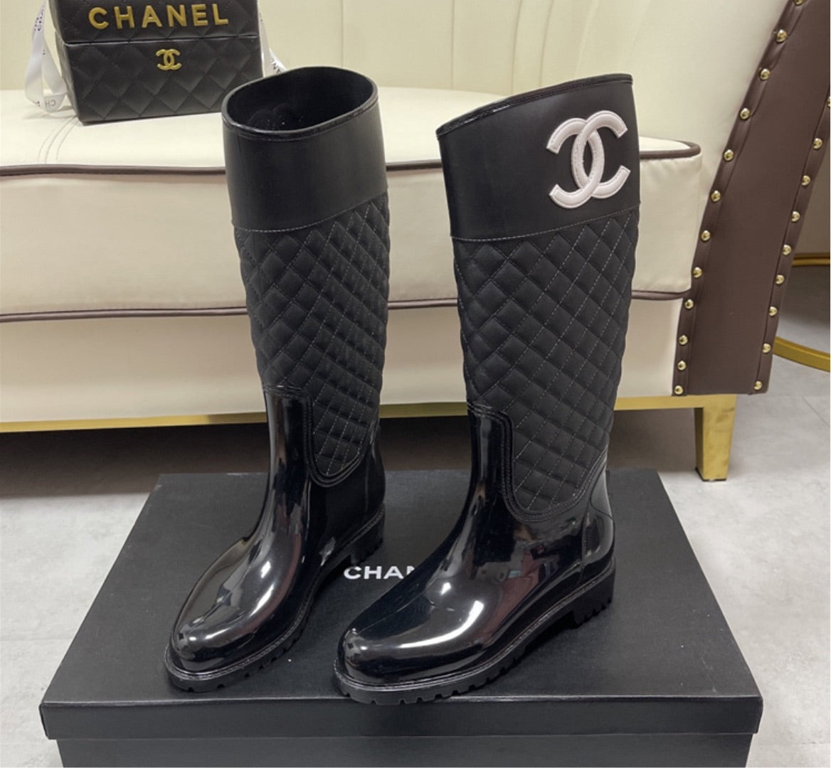 Woman Chanel boots