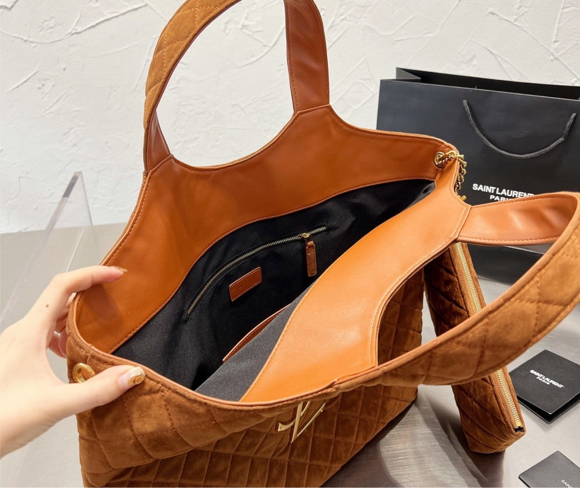 Woman YSL shoulder bag