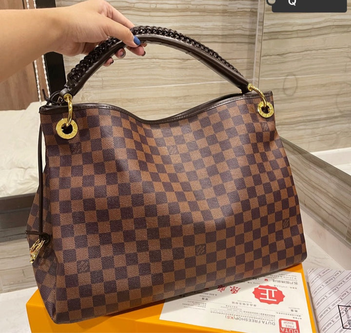 Large LV a woman handbag