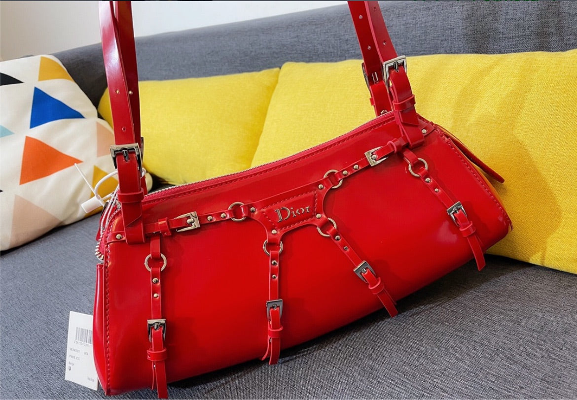 Red Dior woman shoulder bag