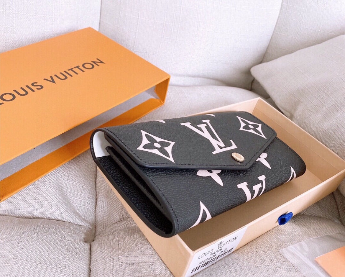 Black/white LV wallet