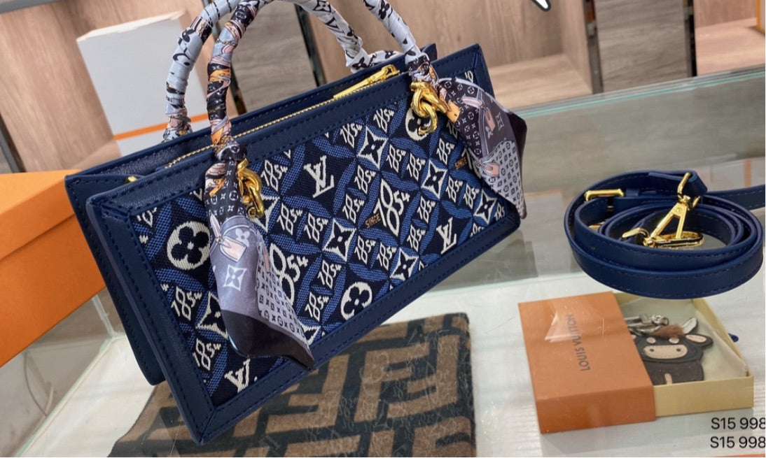 New woman LV handbag 2 sizes
