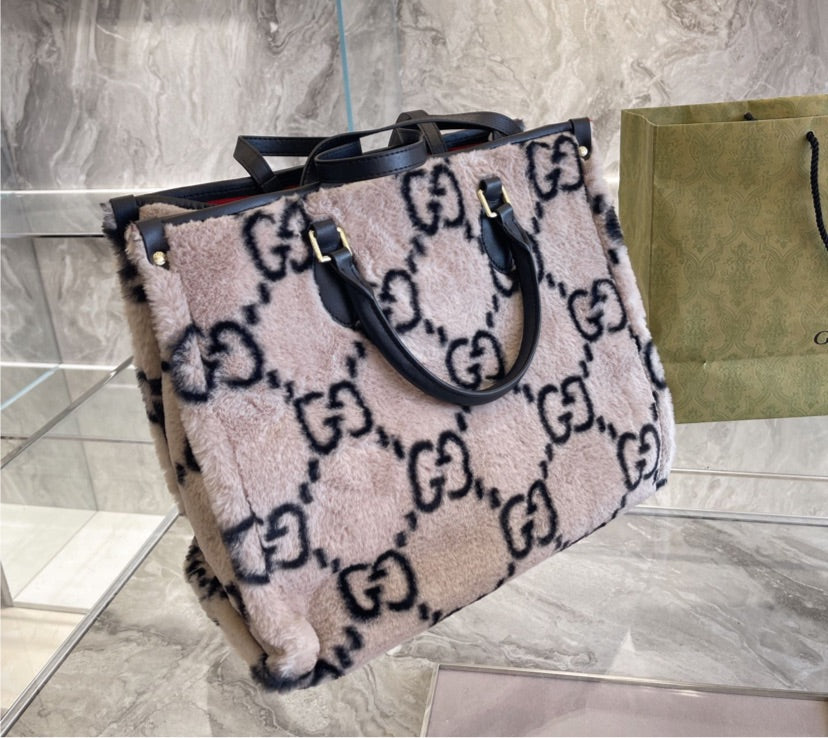 Fur Gucci woman handbag