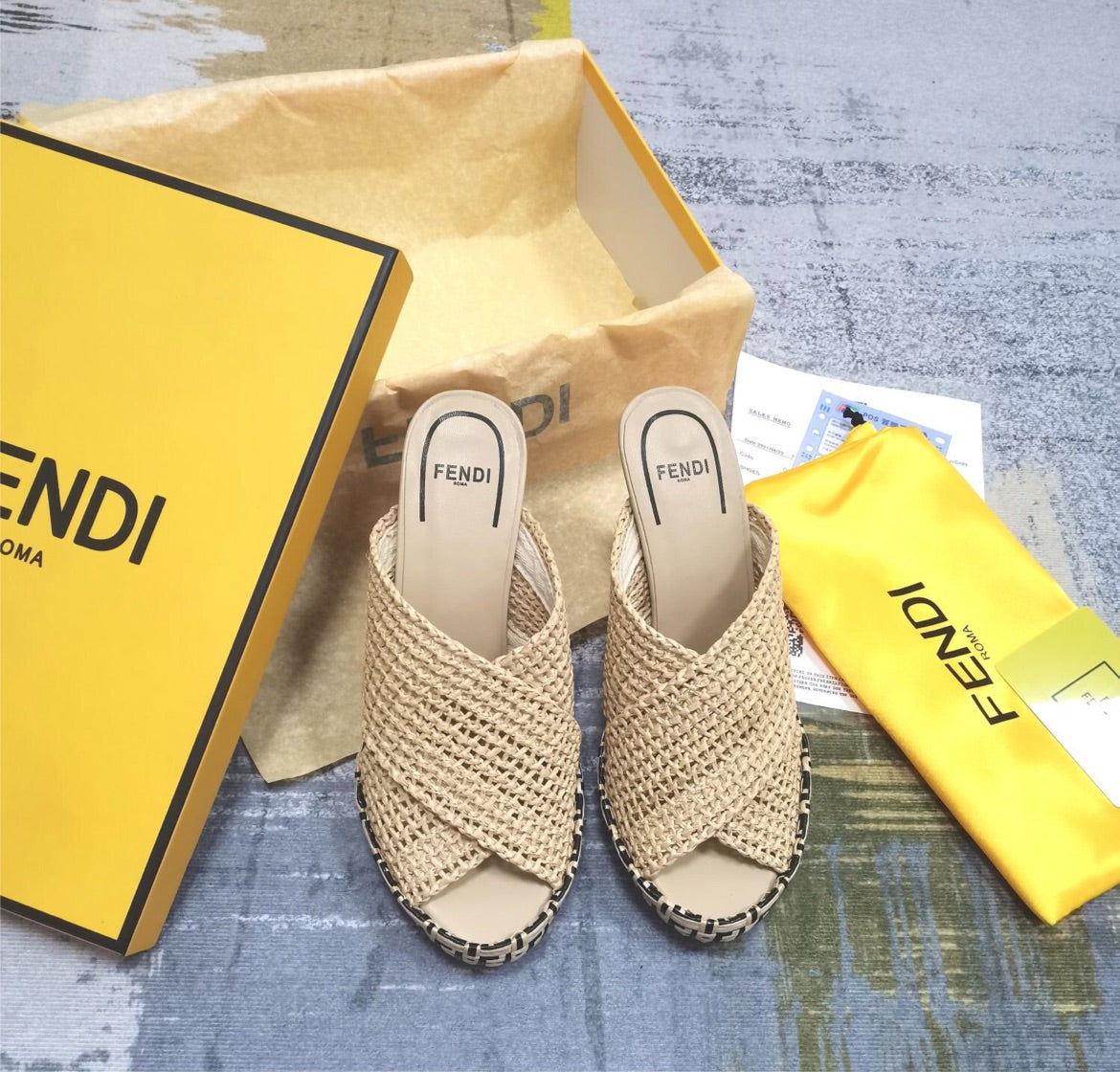 Woman Fendi heel