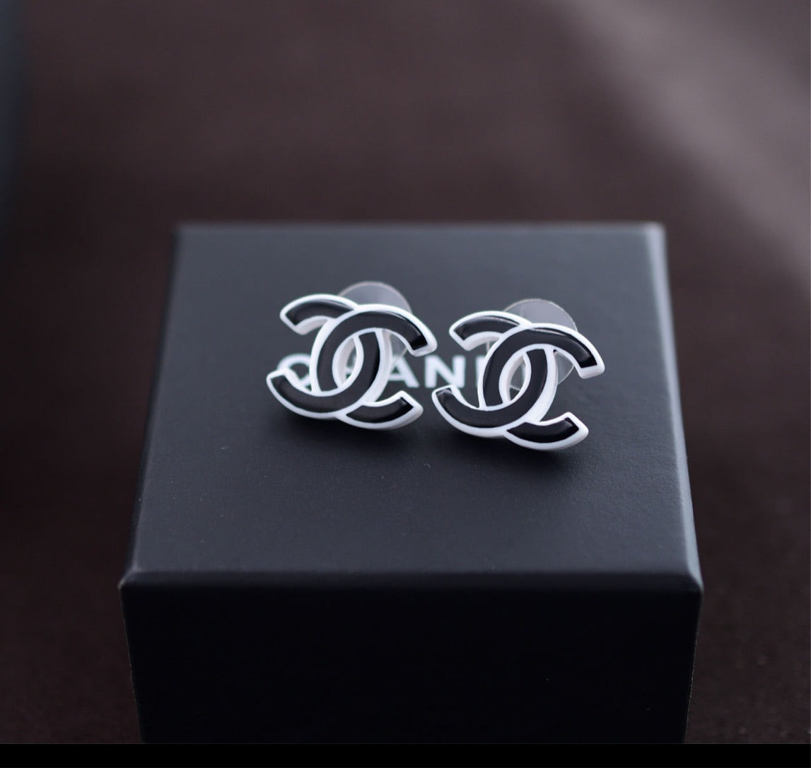 New Chanel stud earring