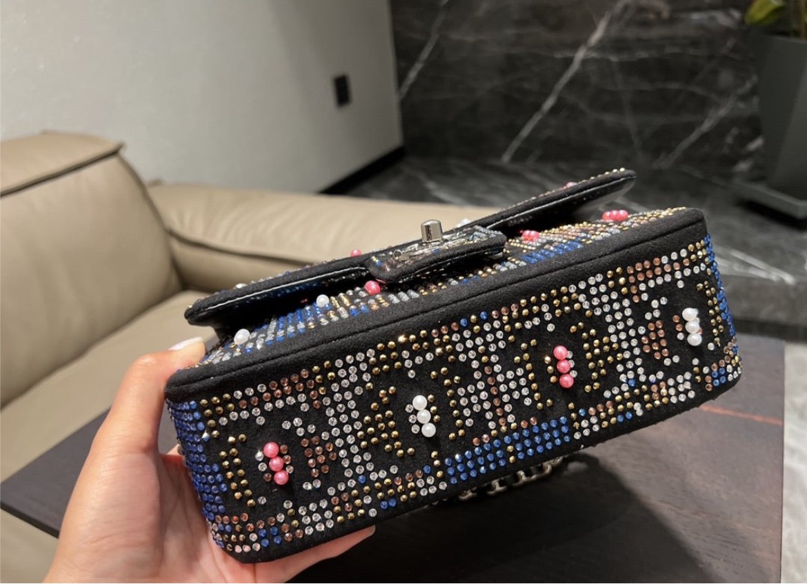 New woman Chanel shoulder handbag