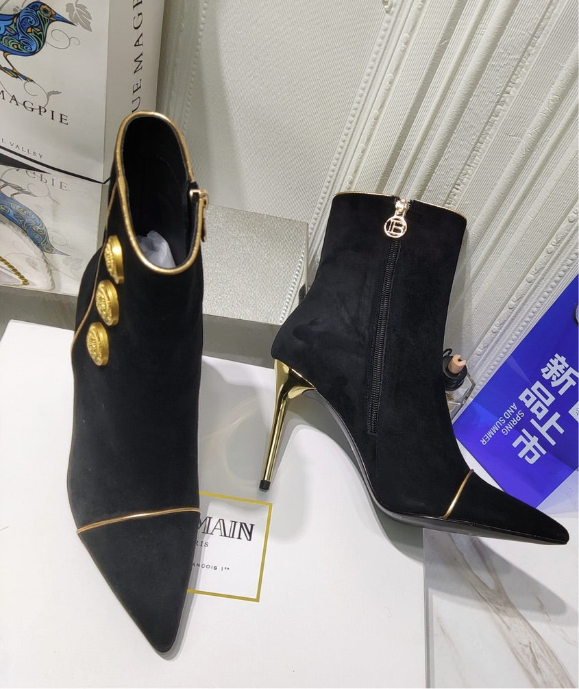 New woman Balmain suede boots