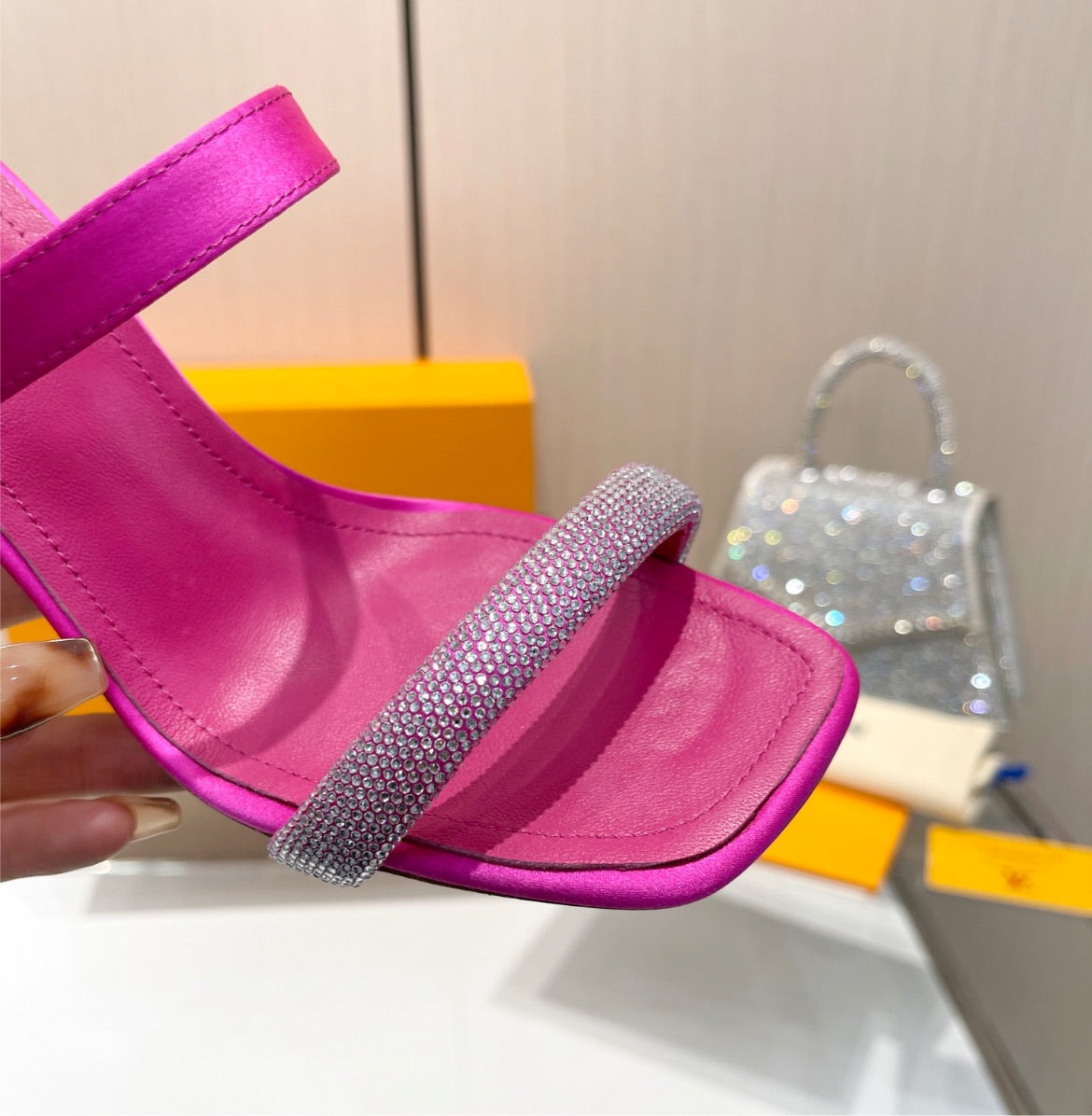 New pink Louis Vuitton woman heel