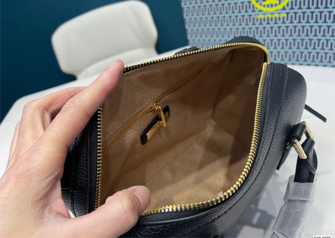 Tory Burch woman shoulder handbag