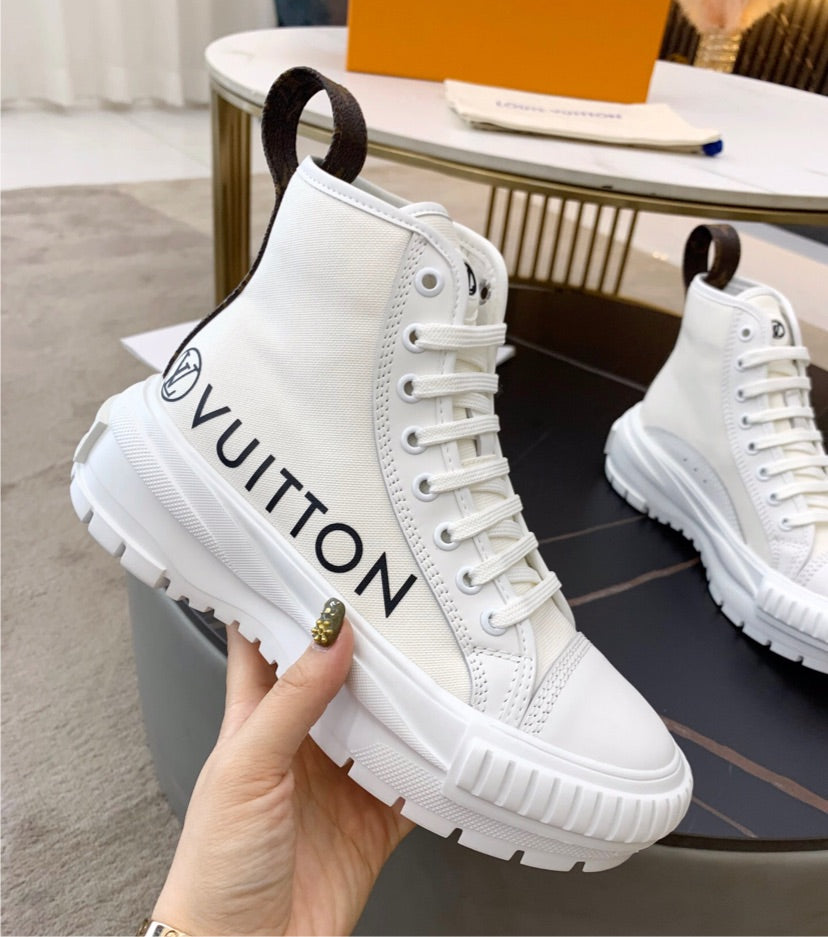 Louis V woman sneakers