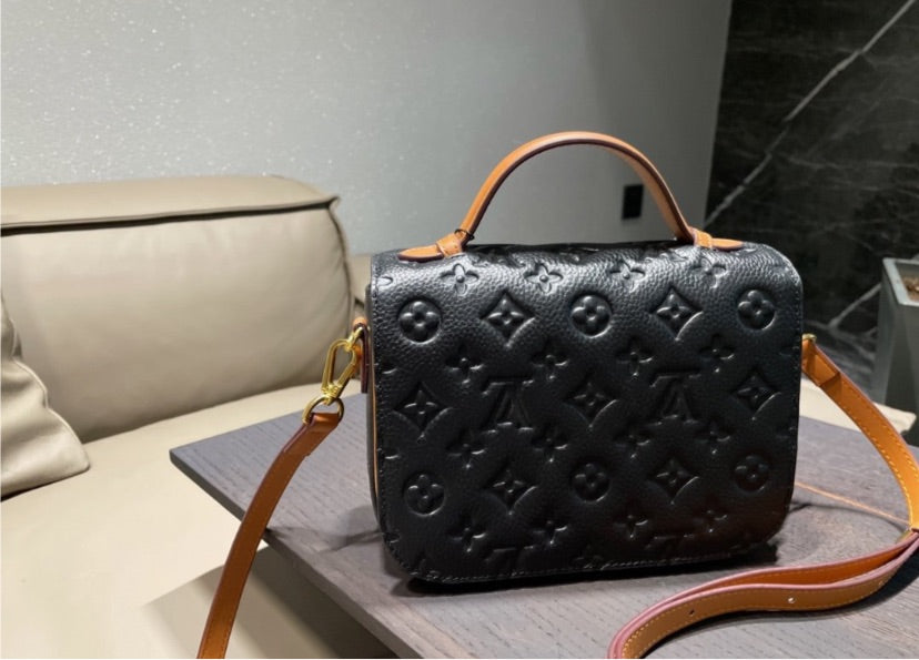Woman LV crossbody handbag