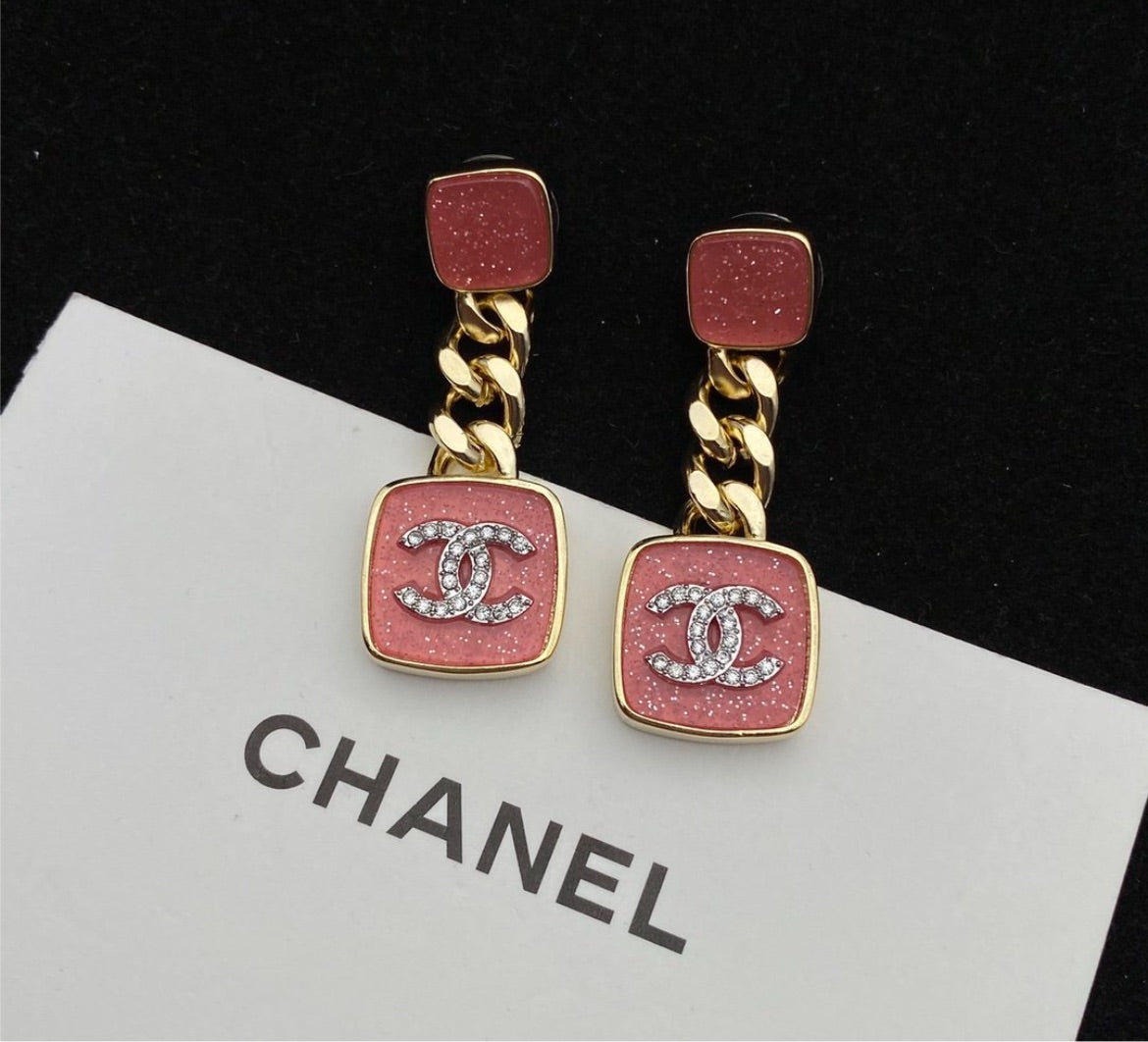 New woman Chanel earring
