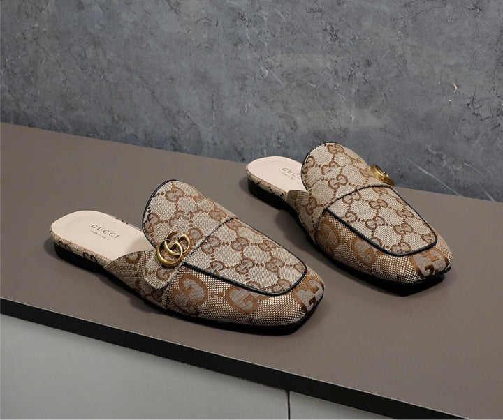 New woman Gucci slide in shoes
