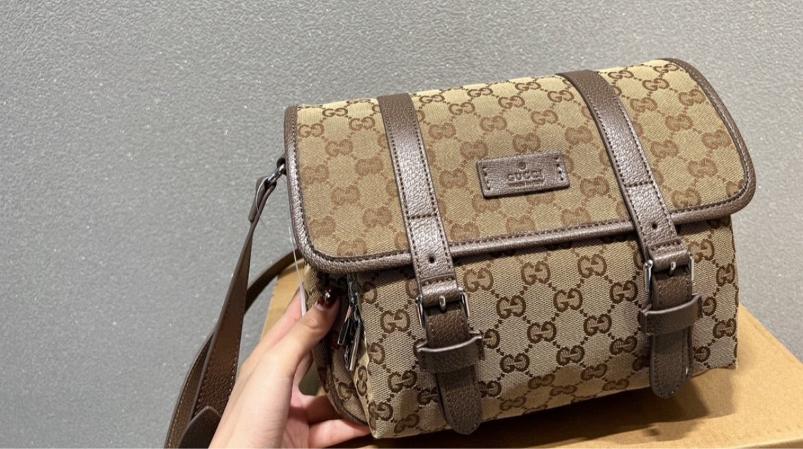 Woman new Gucci handbag