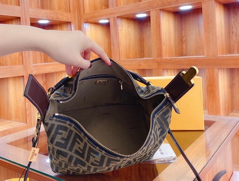 Fendi 2021 woman shoulder Handbag