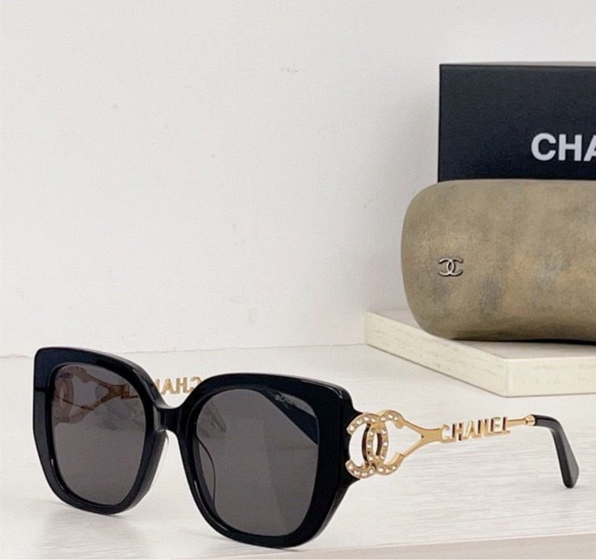 New Chanel woman sunglasses