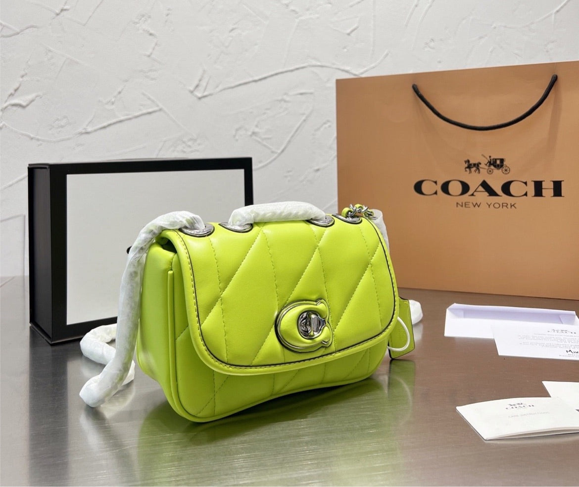 Coach woman shoulder handbag