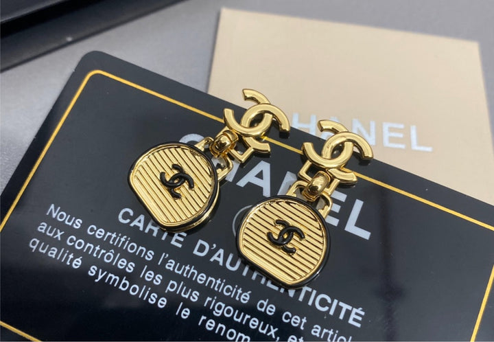 New Chanel gold plate woman earrings
