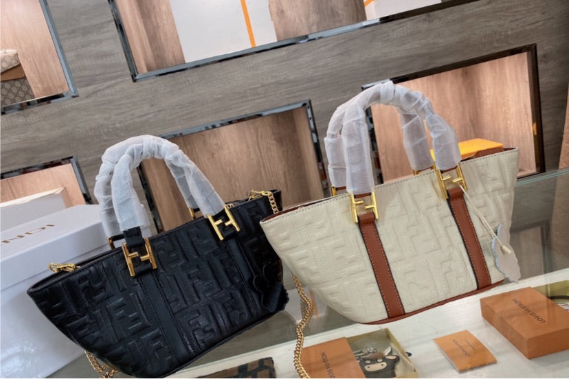 Leather Fendi woman handbag
