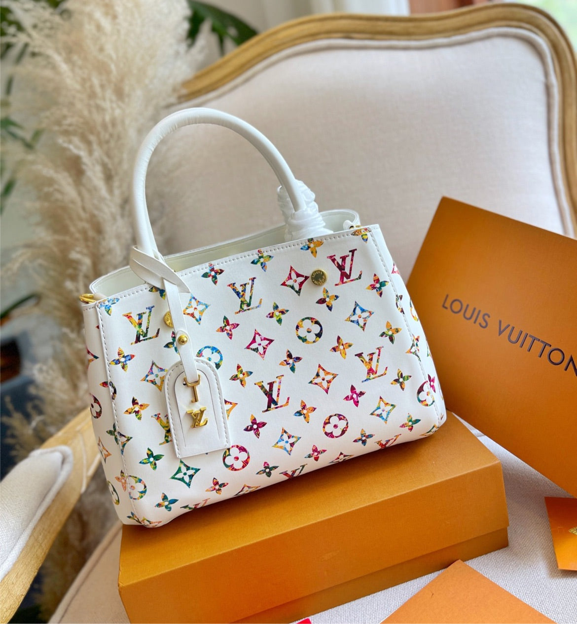 New LV color print shoulder bag