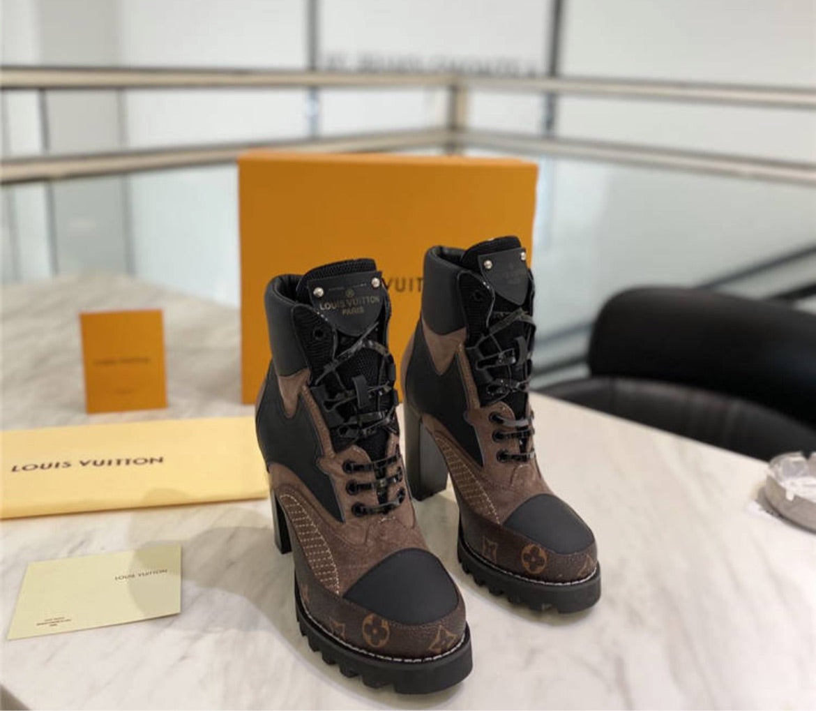 Woman LV boots