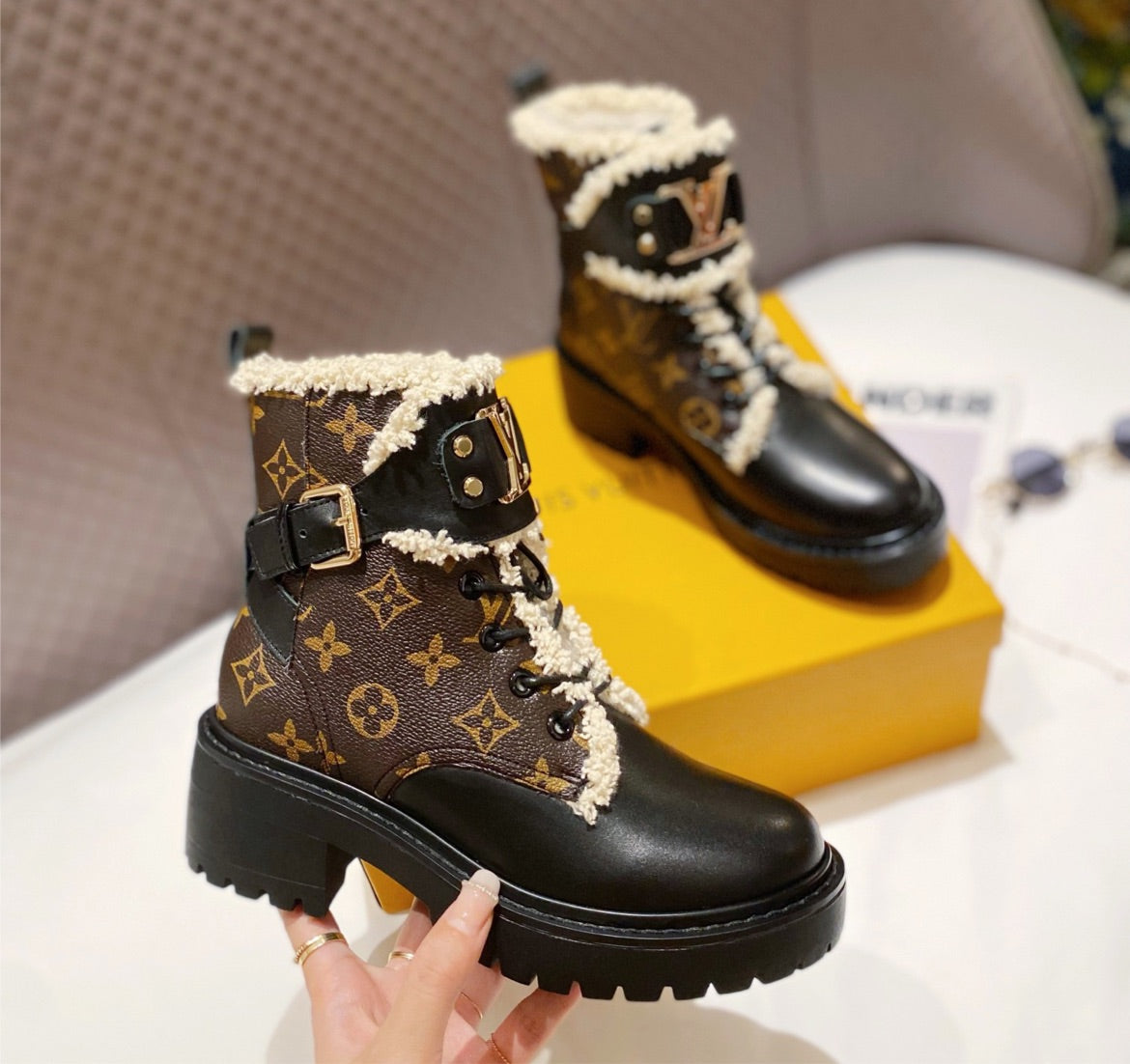 New LV woman boots