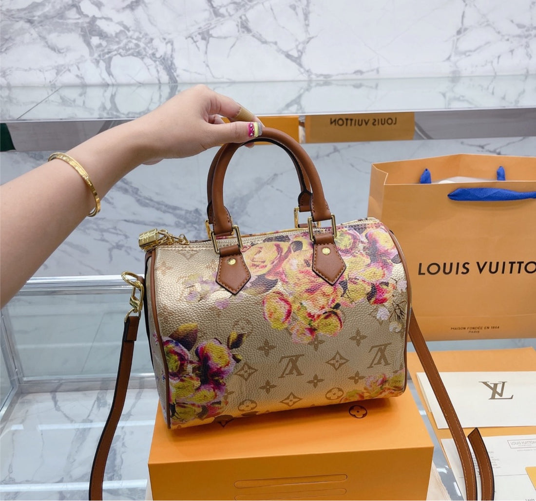New Louis V woman shoulder bag